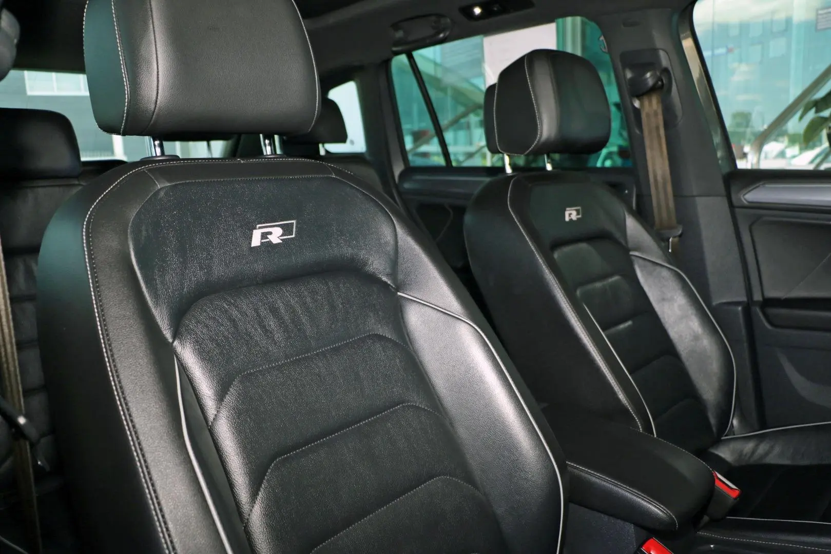 2018 Volkswagen Tiguan Gallery Image 9