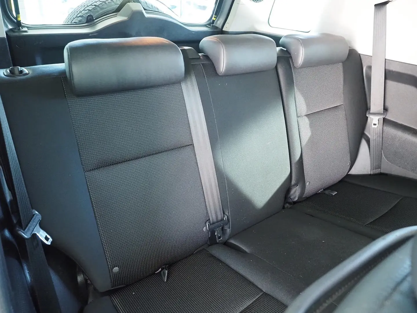 2013 Toyota FJ Cruiser Gallery Image 9