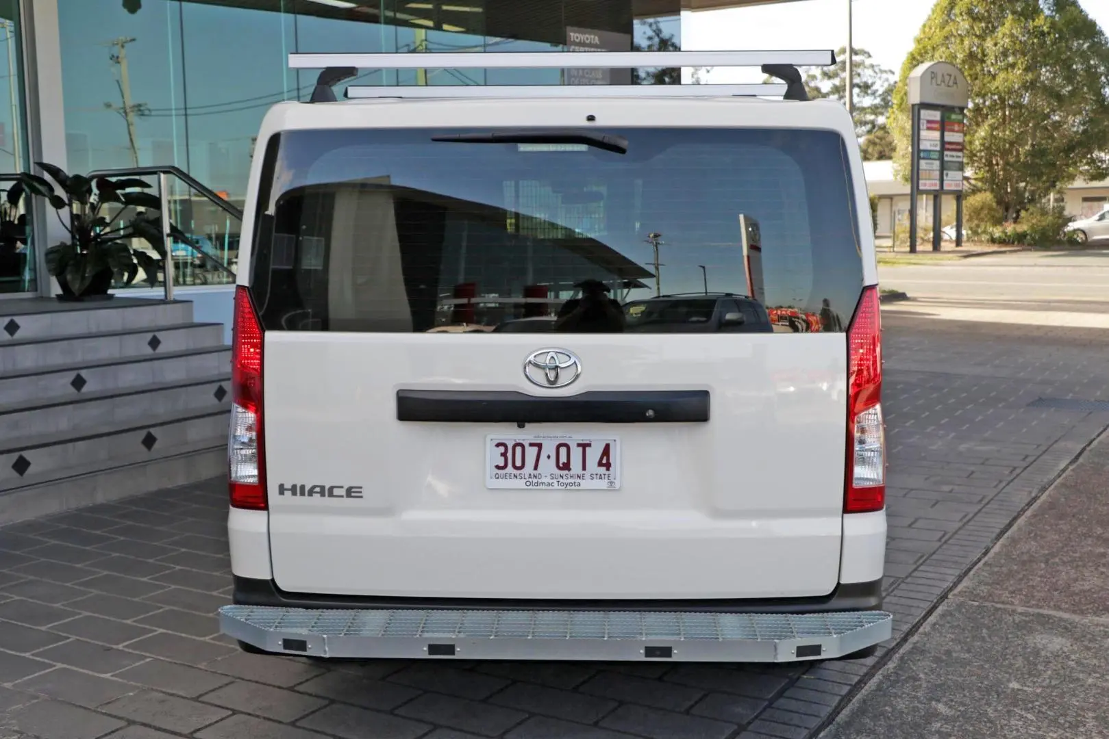 2021 Toyota Hiace Gallery Image 4