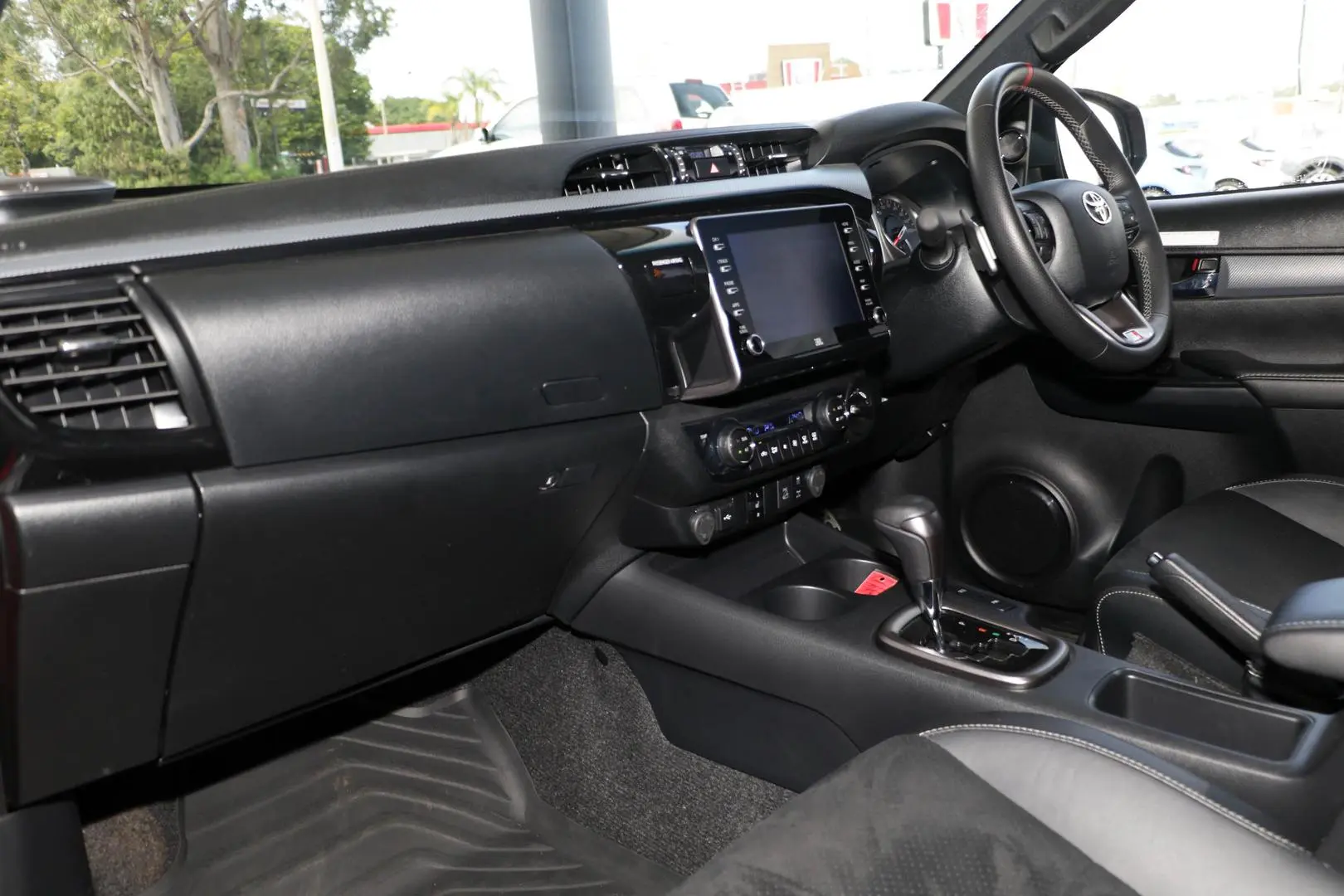 2023 Toyota Hilux Gallery Image 9
