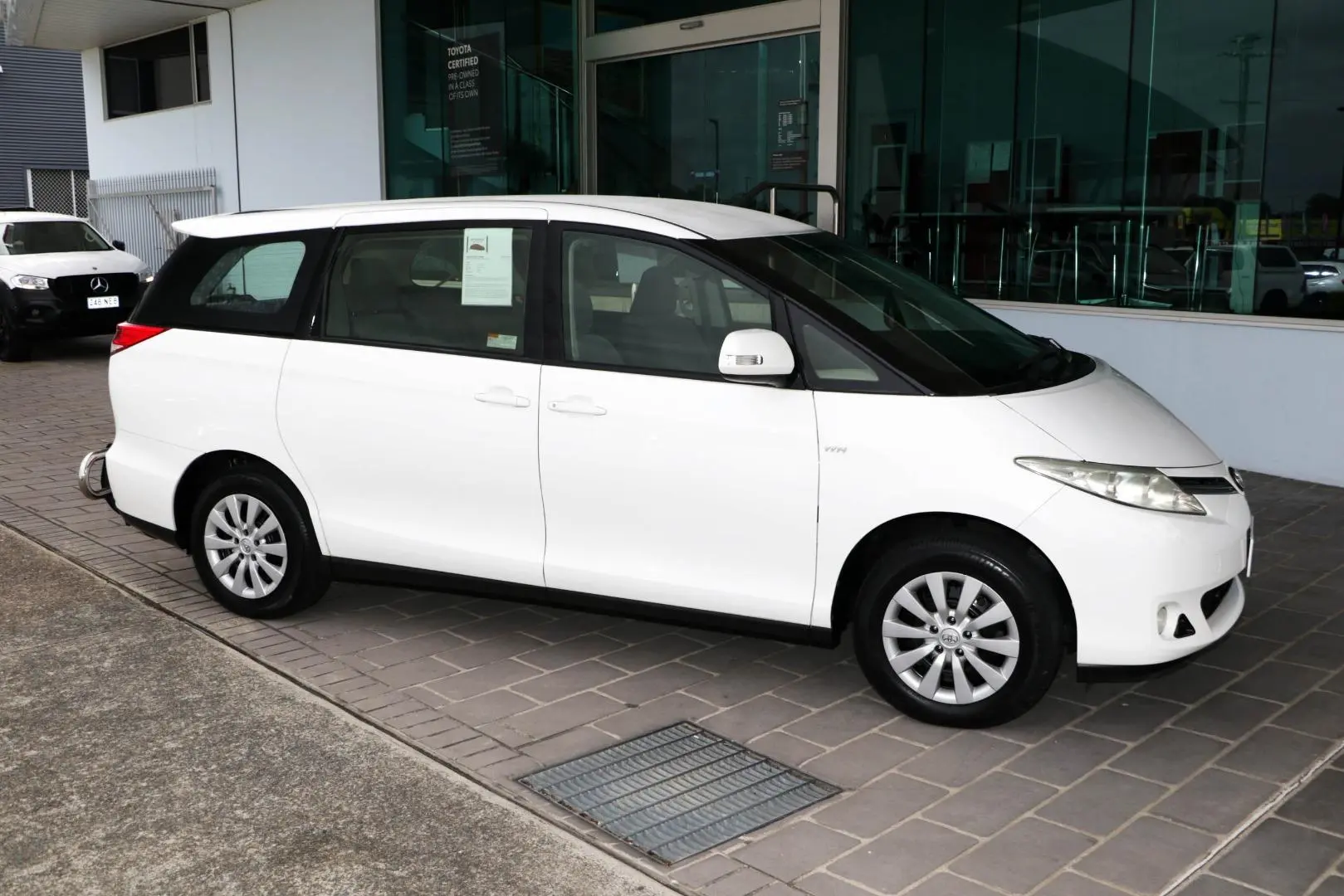 2015 Toyota Tarago Gallery Image 5