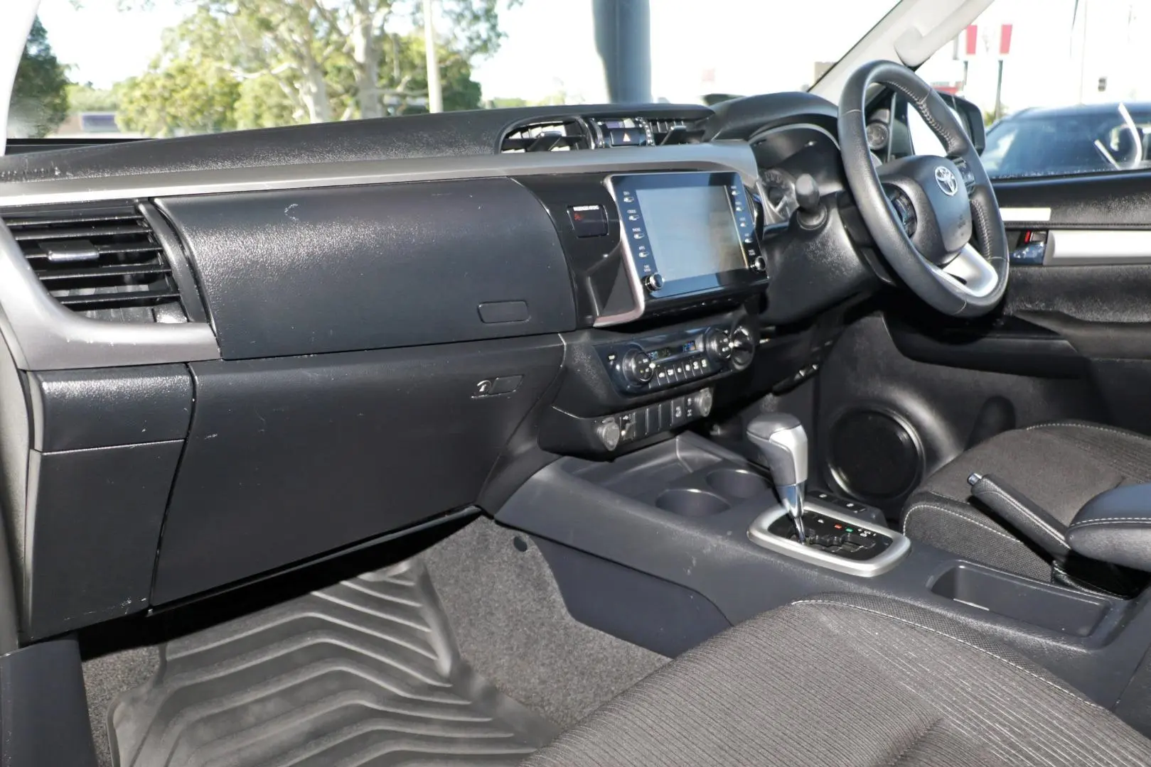 2023 Toyota Hilux Gallery Image 7