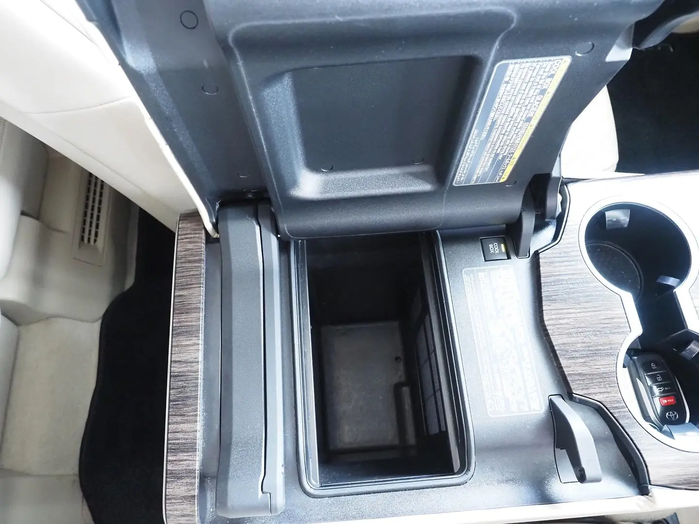 2022 Toyota Landcruiser Gallery Image 24