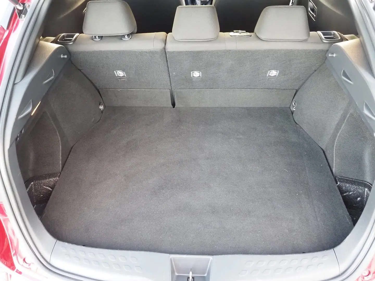 2019 Toyota C-HR Gallery Image 12