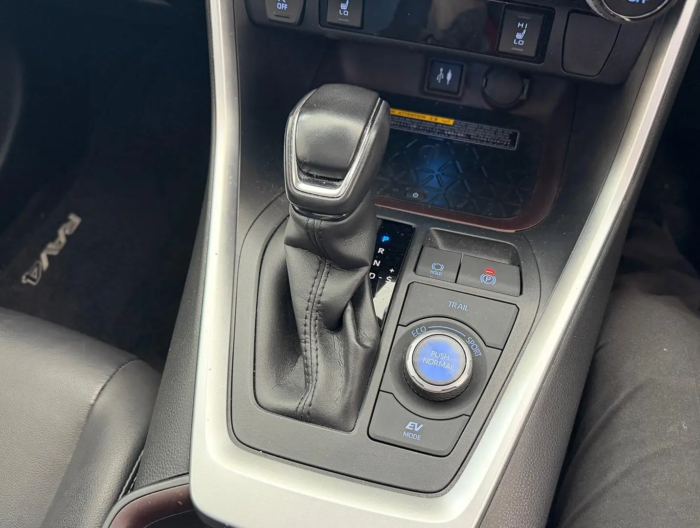 2019 Toyota RAV4 Gallery Image 13