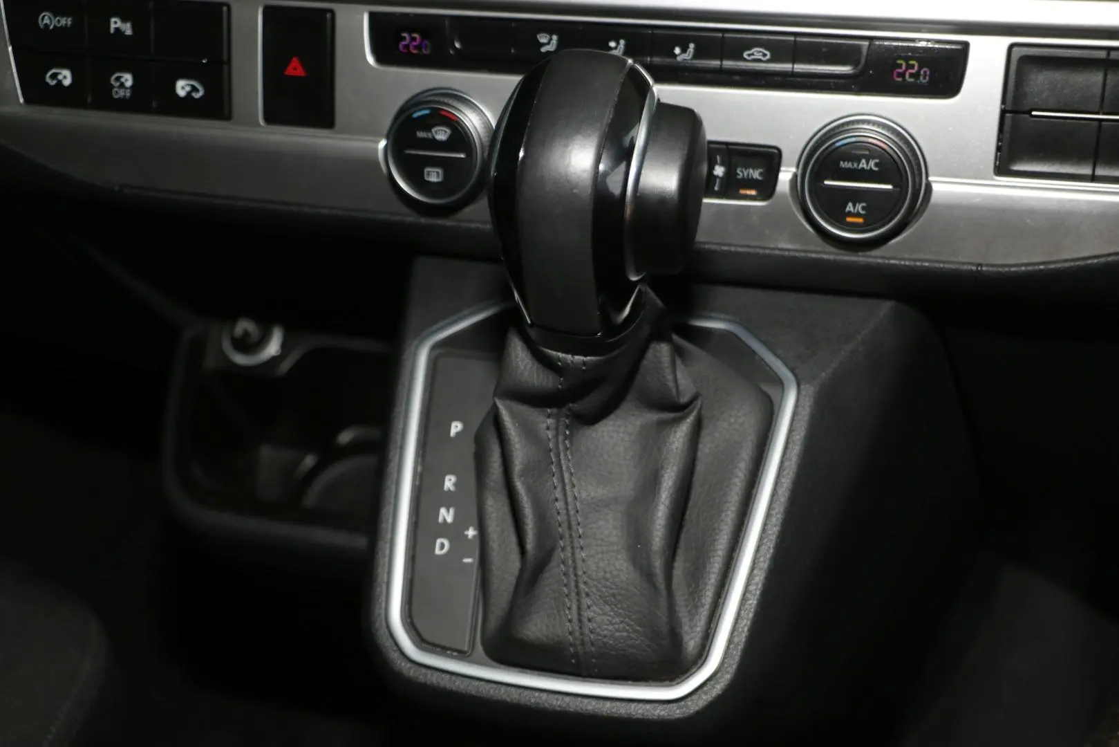 2021 Volkswagen Multivan Gallery Image 12