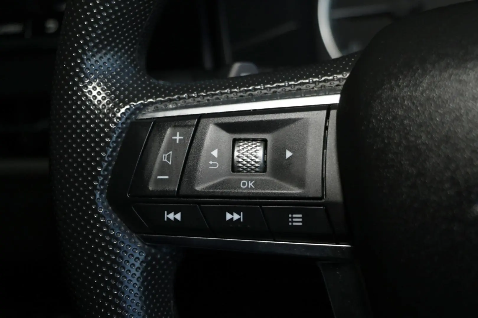 2023 Mitsubishi Outlander Gallery Image 15