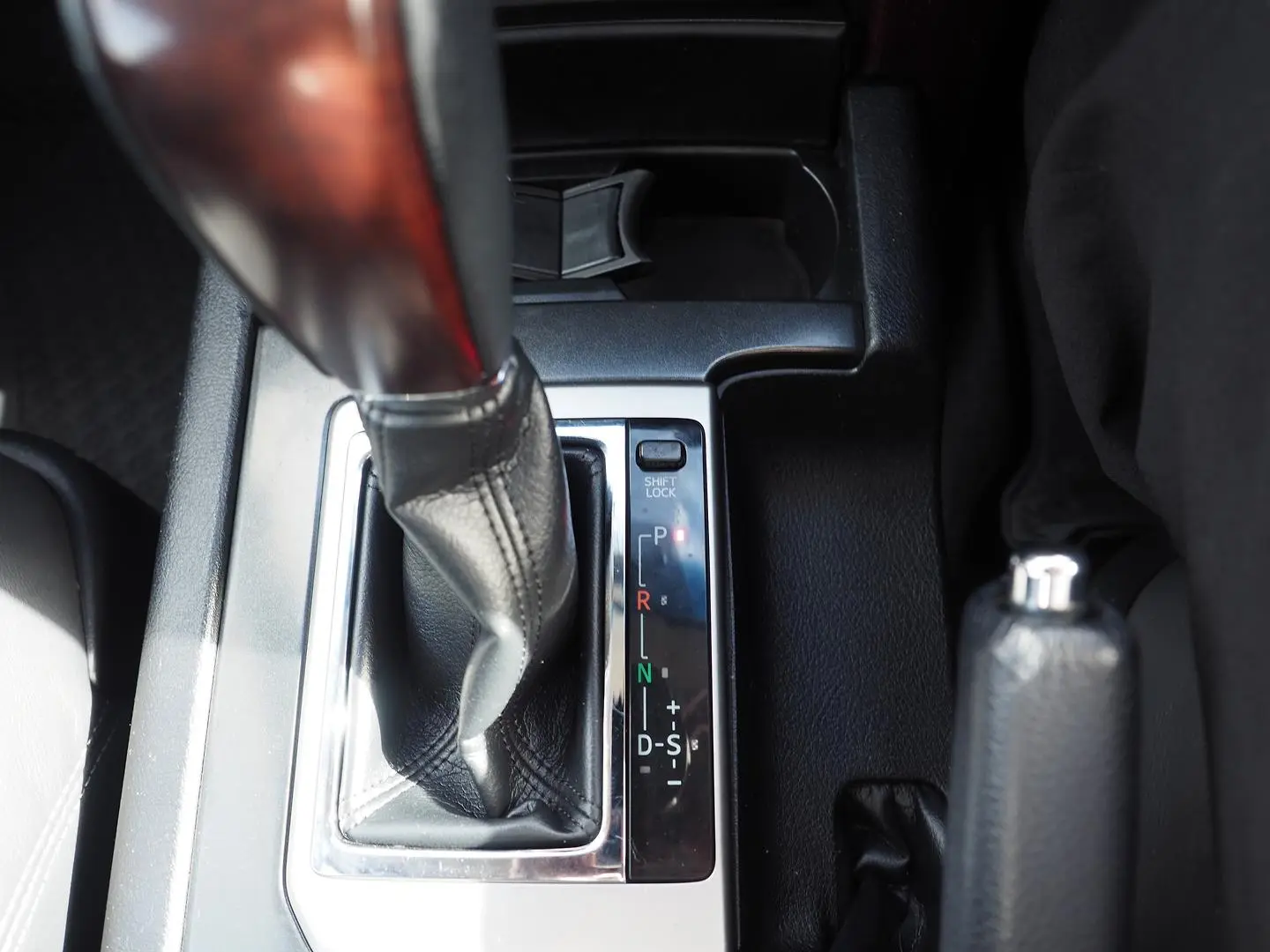 2015 Toyota Landcruiser Prado Gallery Image 33