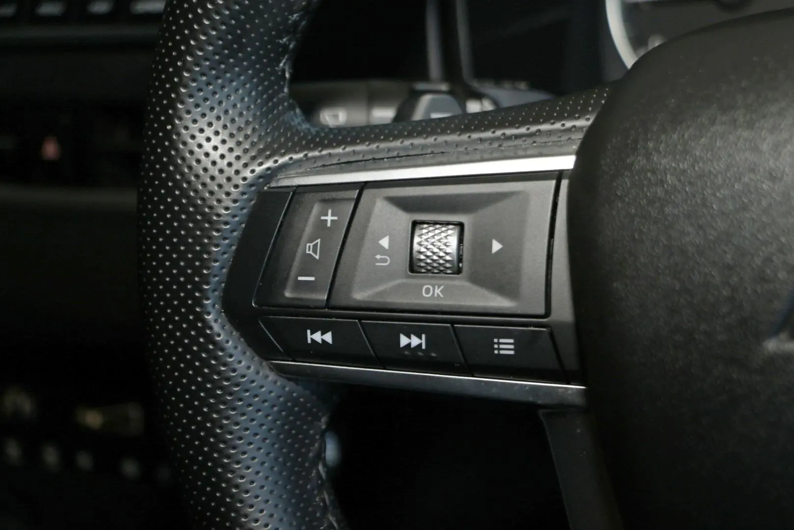 2024 Mitsubishi Outlander Gallery Image 17