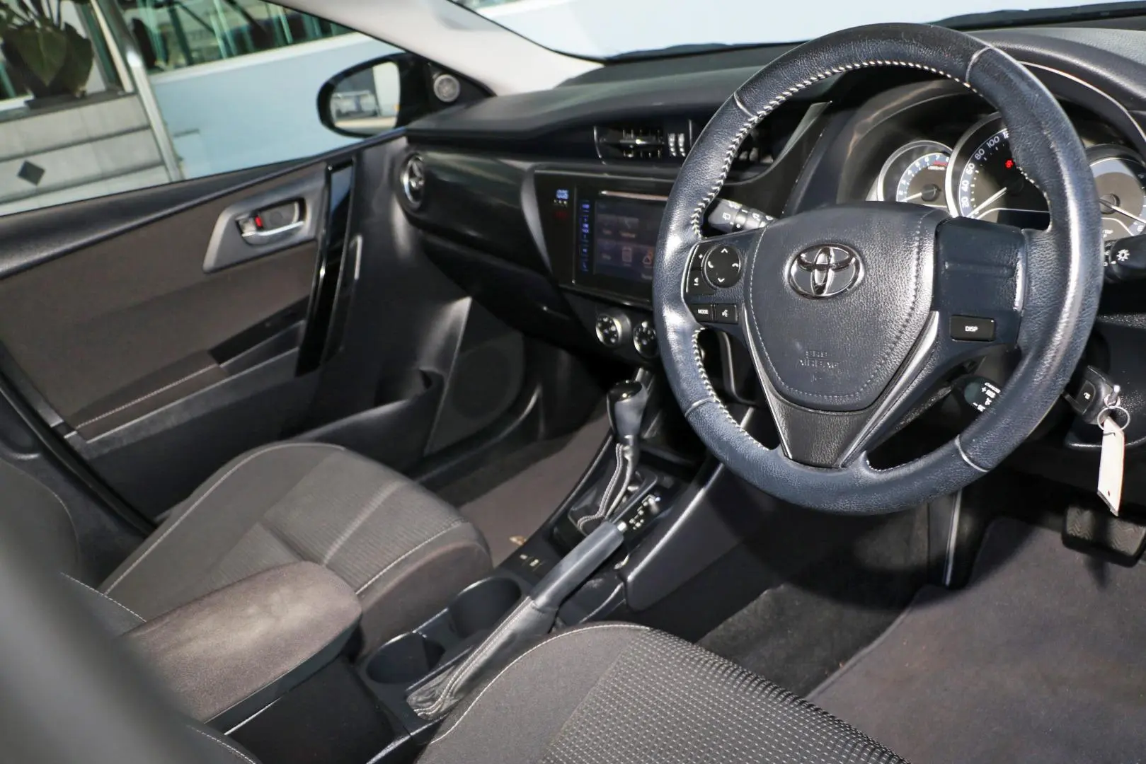 2018 Toyota Corolla Gallery Image 6