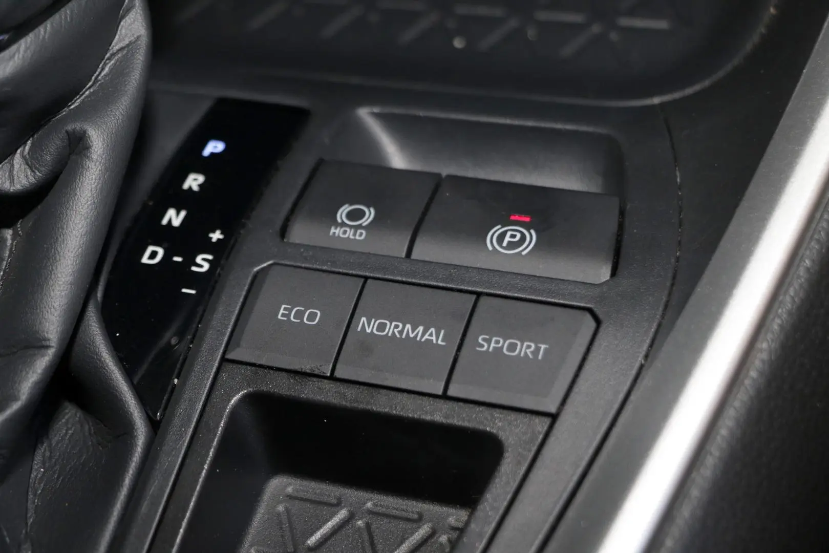 2025 Toyota RAV4 Gallery Image 18
