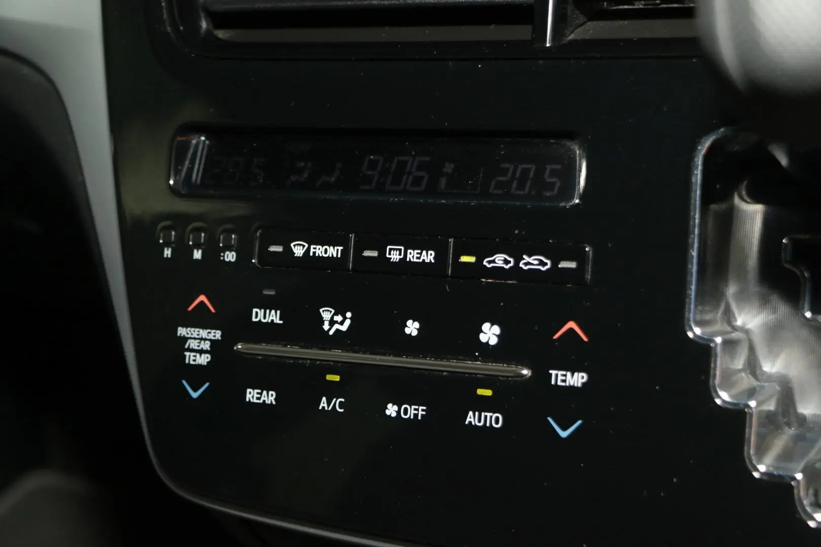 2018 Toyota Tarago Gallery Image 17