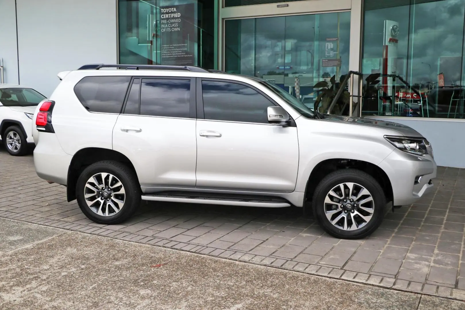 2023 Toyota Landcruiser Prado Image 7