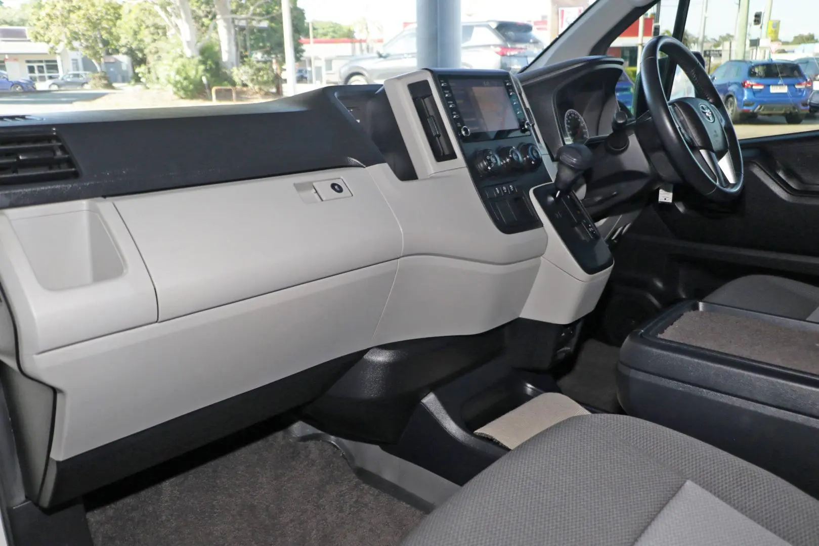 2022 Toyota Hiace Gallery Image 7