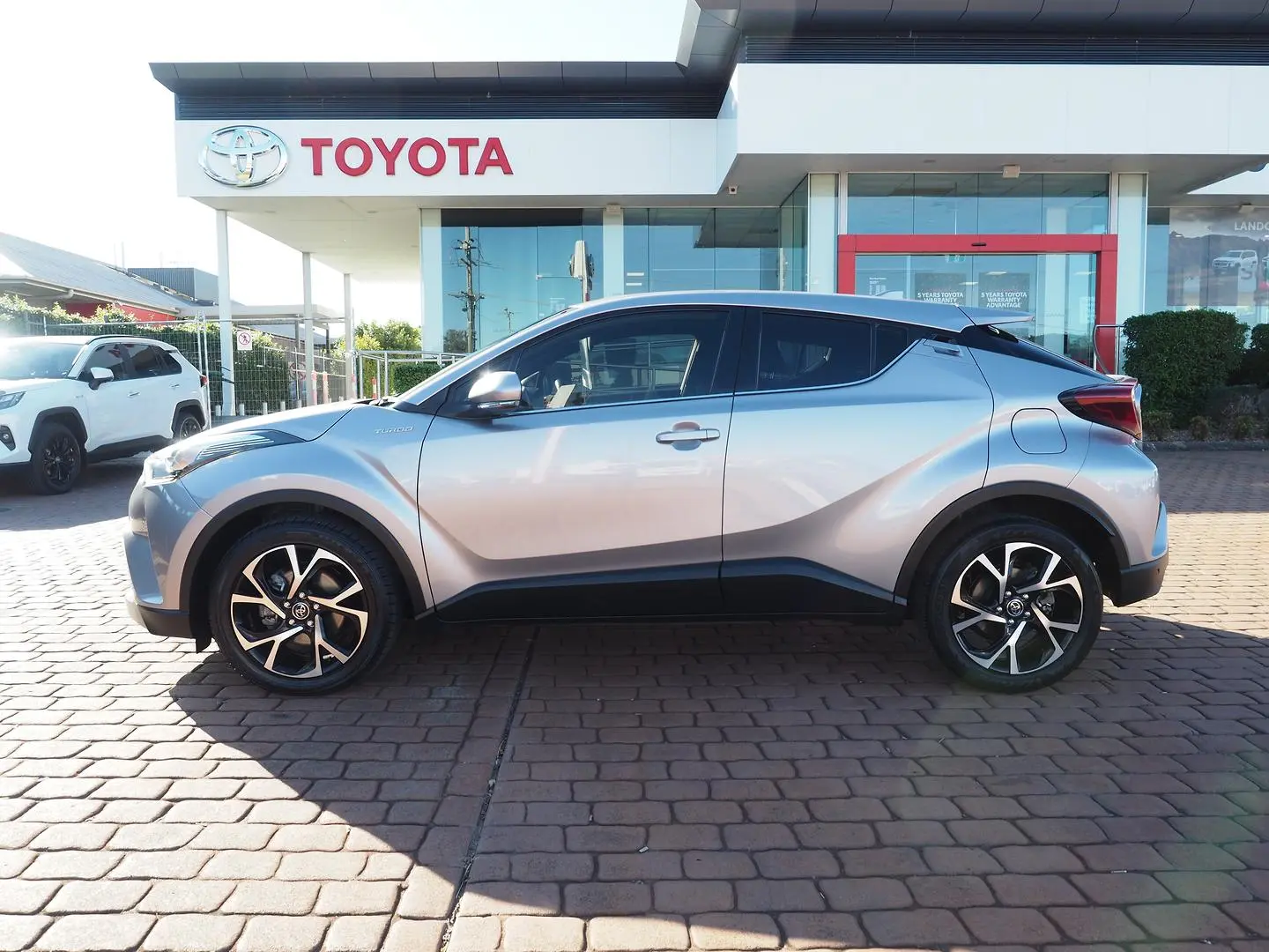 2018 Toyota C-HR Gallery Image 8
