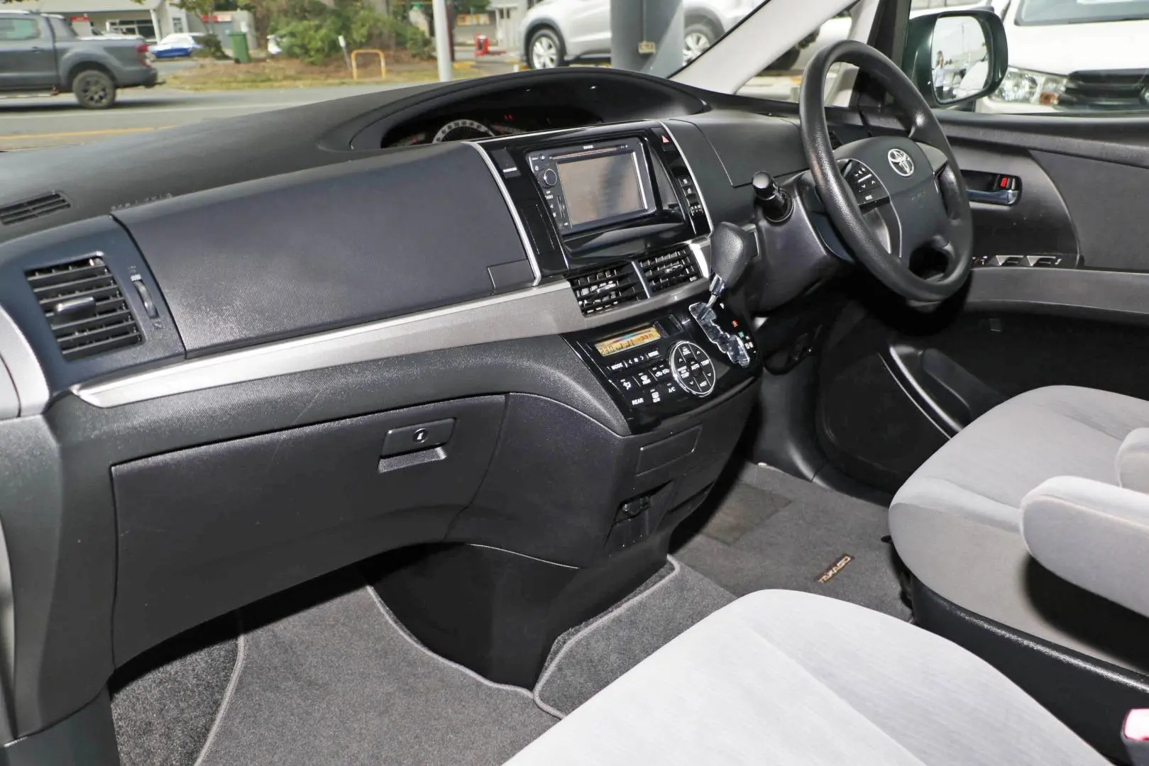 2015 Toyota Tarago Gallery Image 7