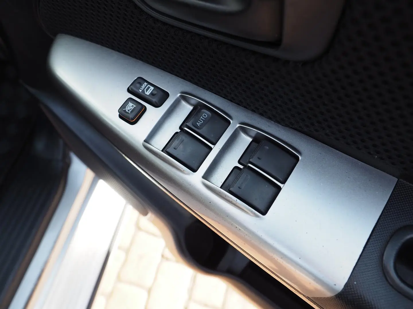 2015 Toyota Hilux Gallery Image 24