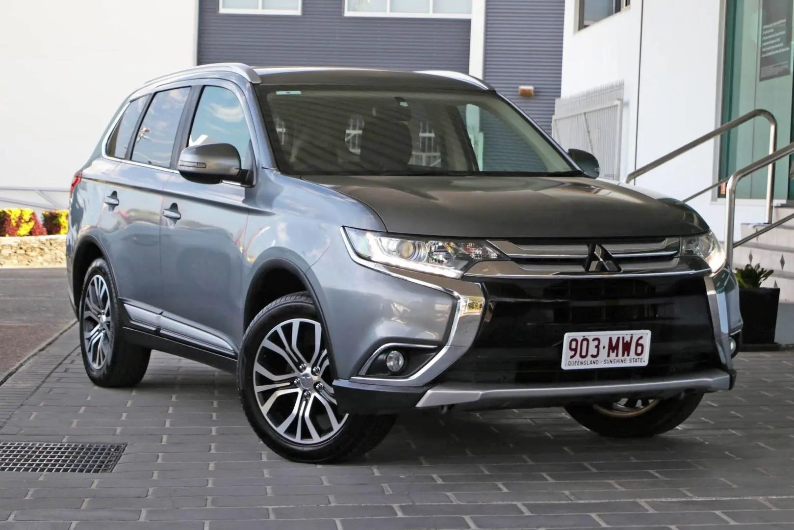2016 Mitsubishi Outlander Gallery Image 1