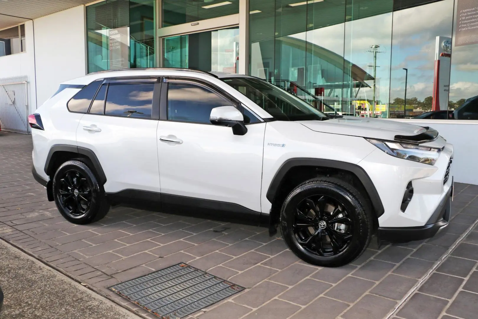 2024 Toyota RAV4 Gallery Image 5