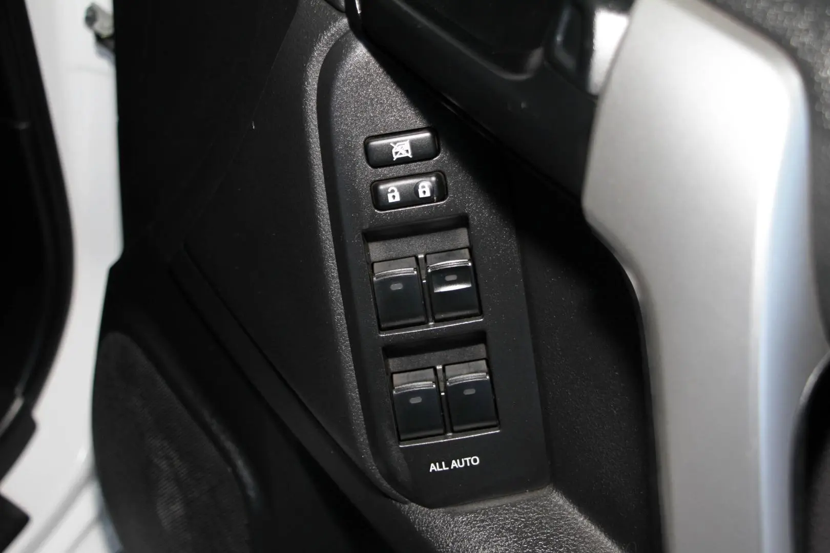 2023 Toyota Landcruiser Prado Gallery Image 20