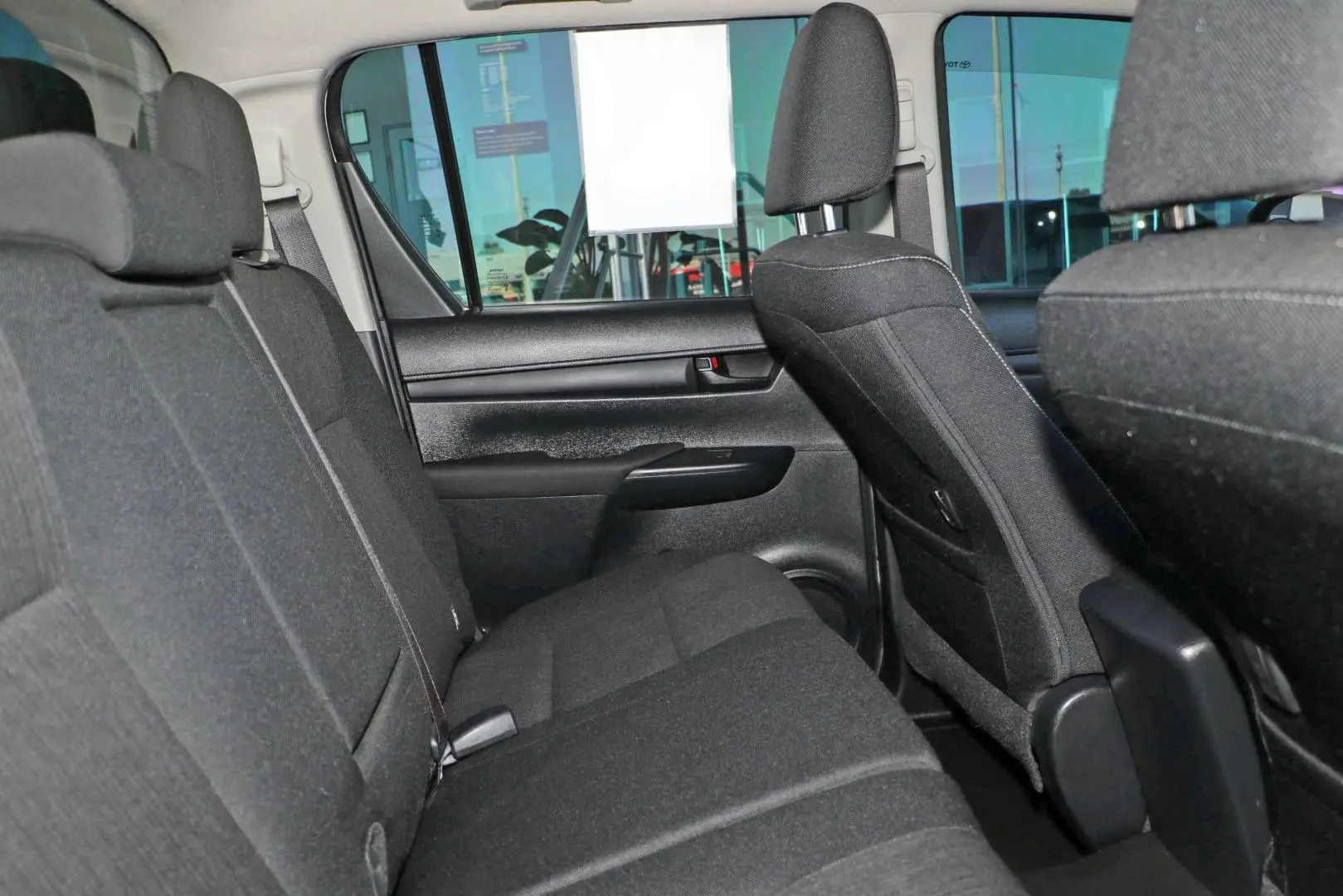2017 Toyota Hilux Gallery Image 9