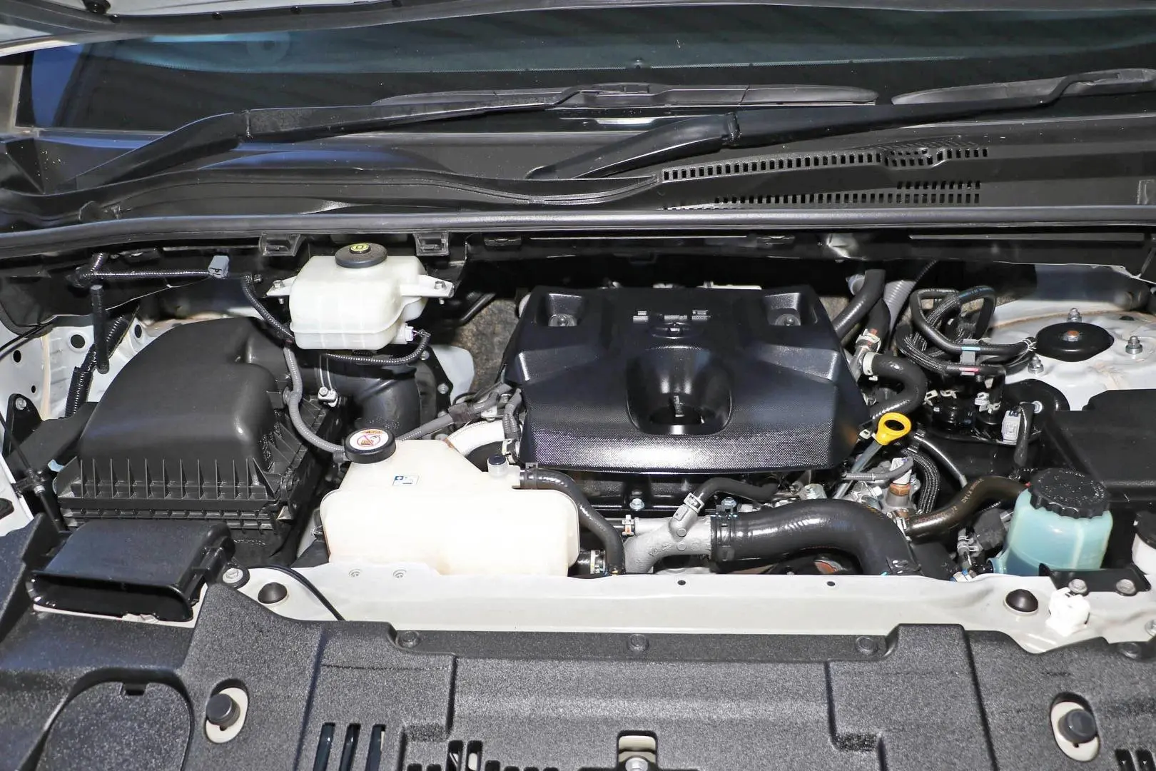 2021 Toyota Hiace Gallery Image 17