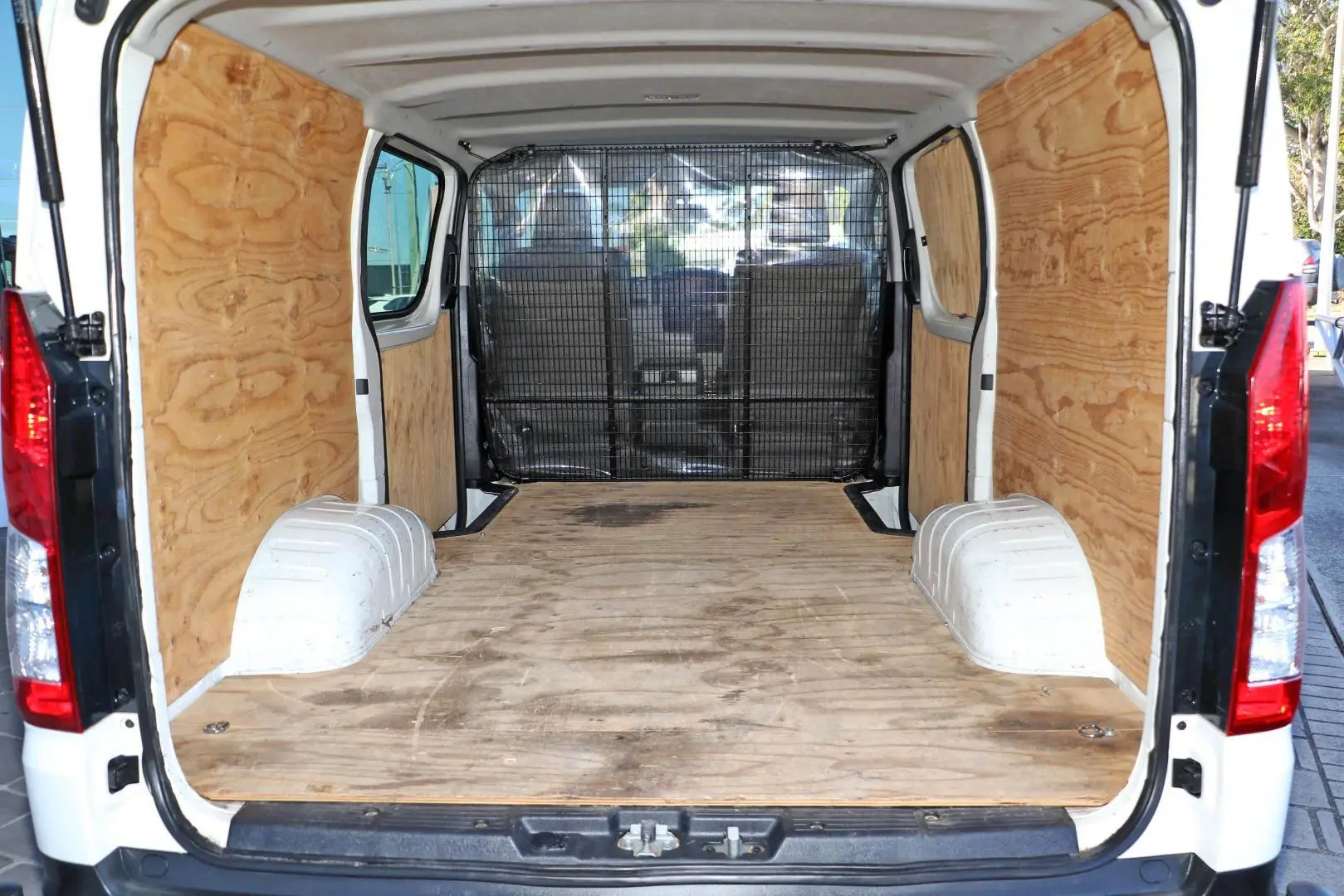 2021 Toyota Hiace Gallery Image 21
