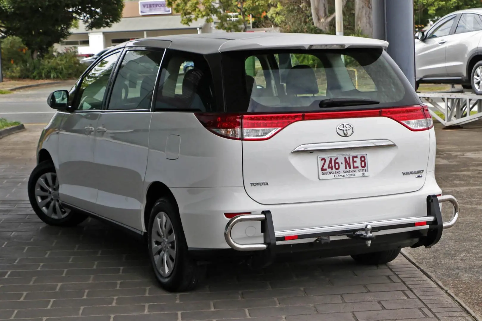 2015 Toyota Tarago Gallery Image 2