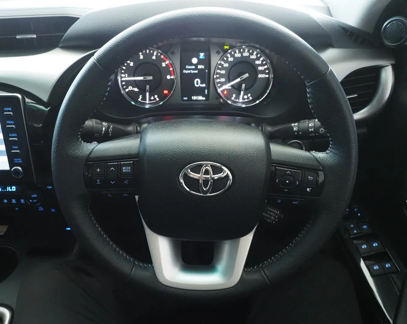 2025 Toyota Hilux Gallery Image 25