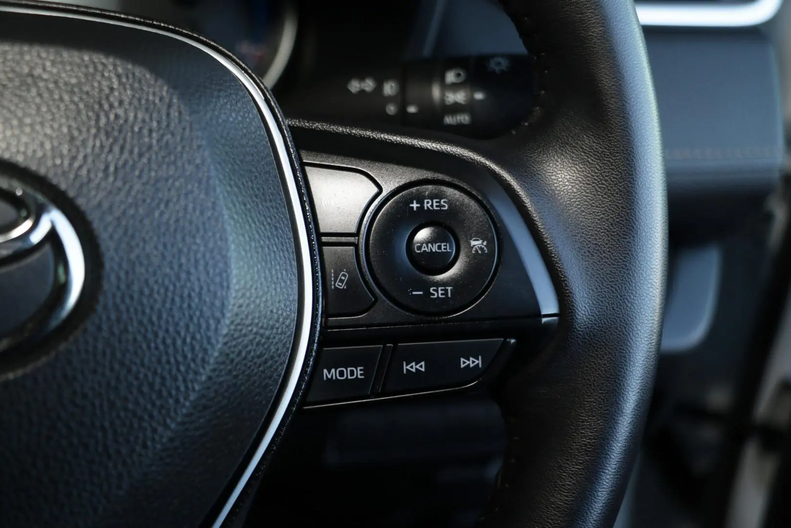 2025 Toyota RAV4 Gallery Image 17