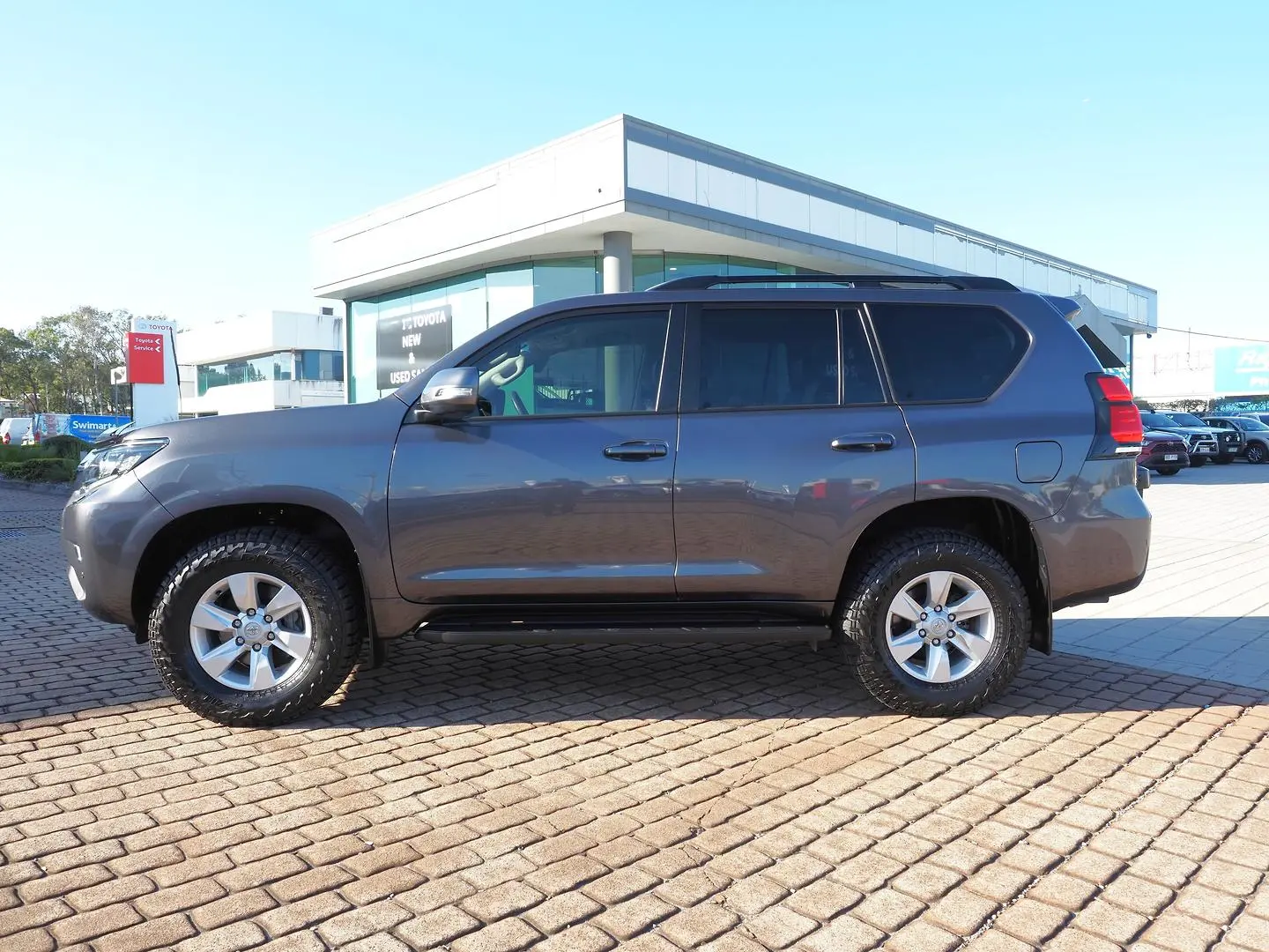 2023 Toyota Landcruiser Prado Gallery Image 8