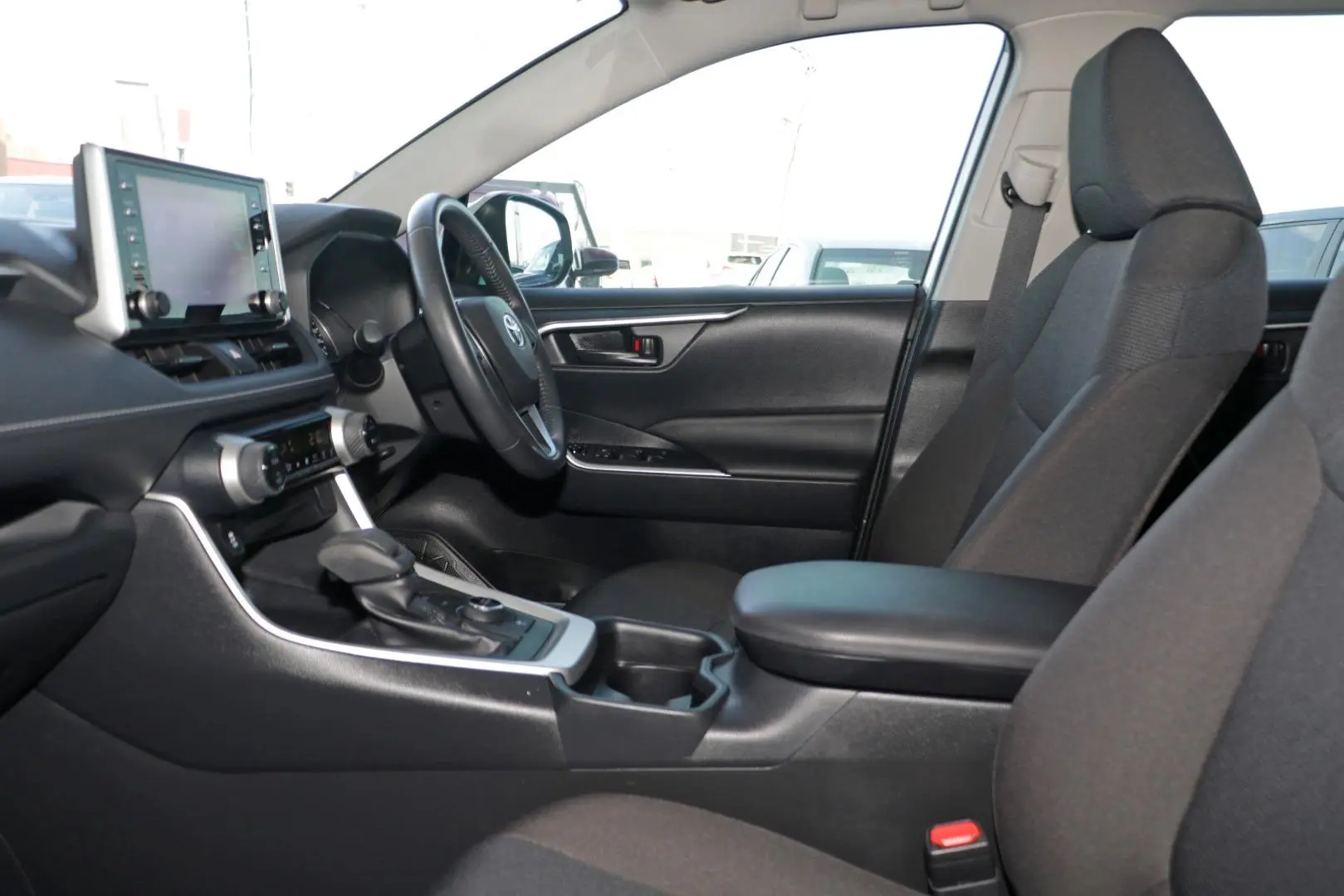 2021 Toyota RAV4 Gallery Image 8