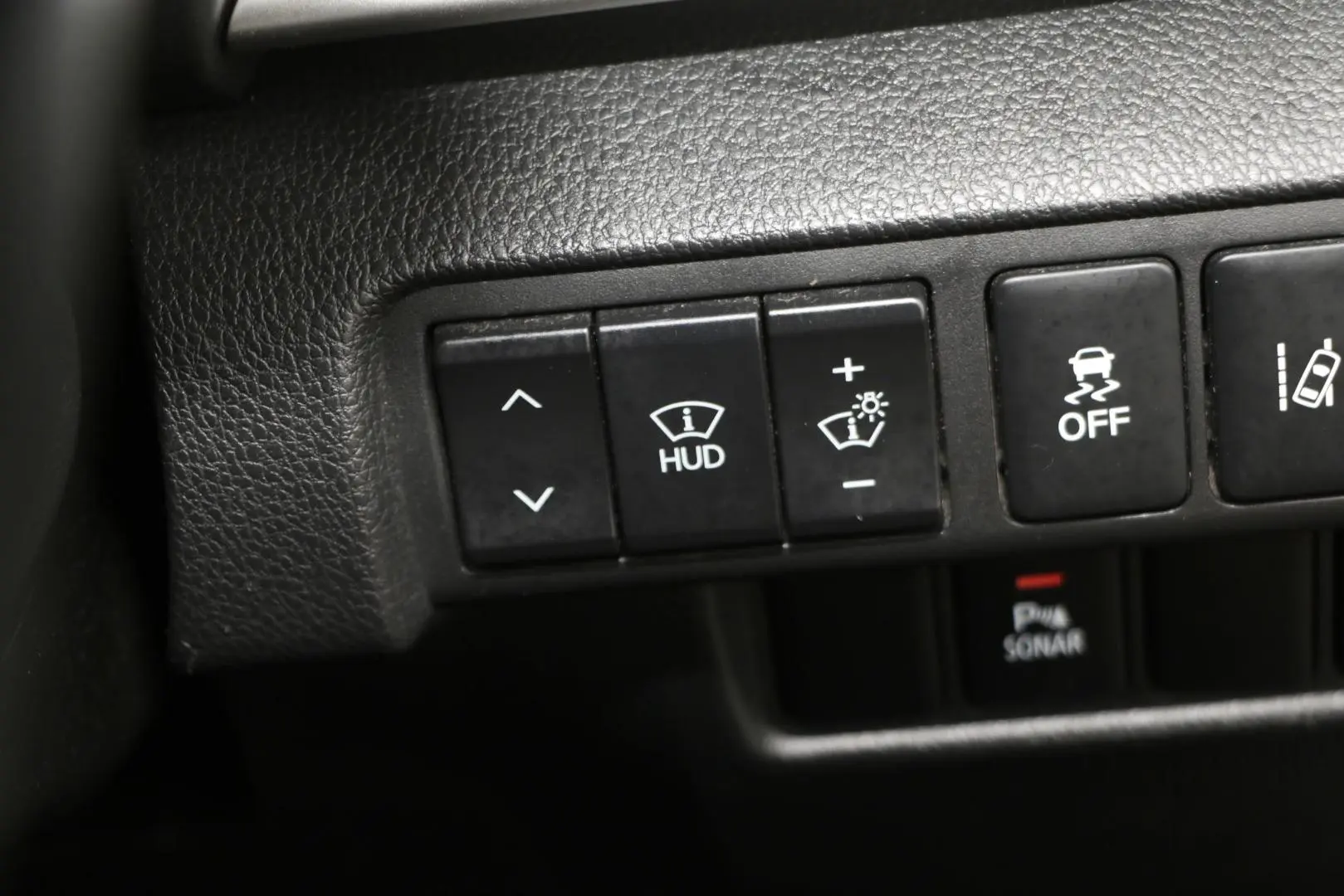 2019 Mitsubishi Eclipse Cross Gallery Image 13