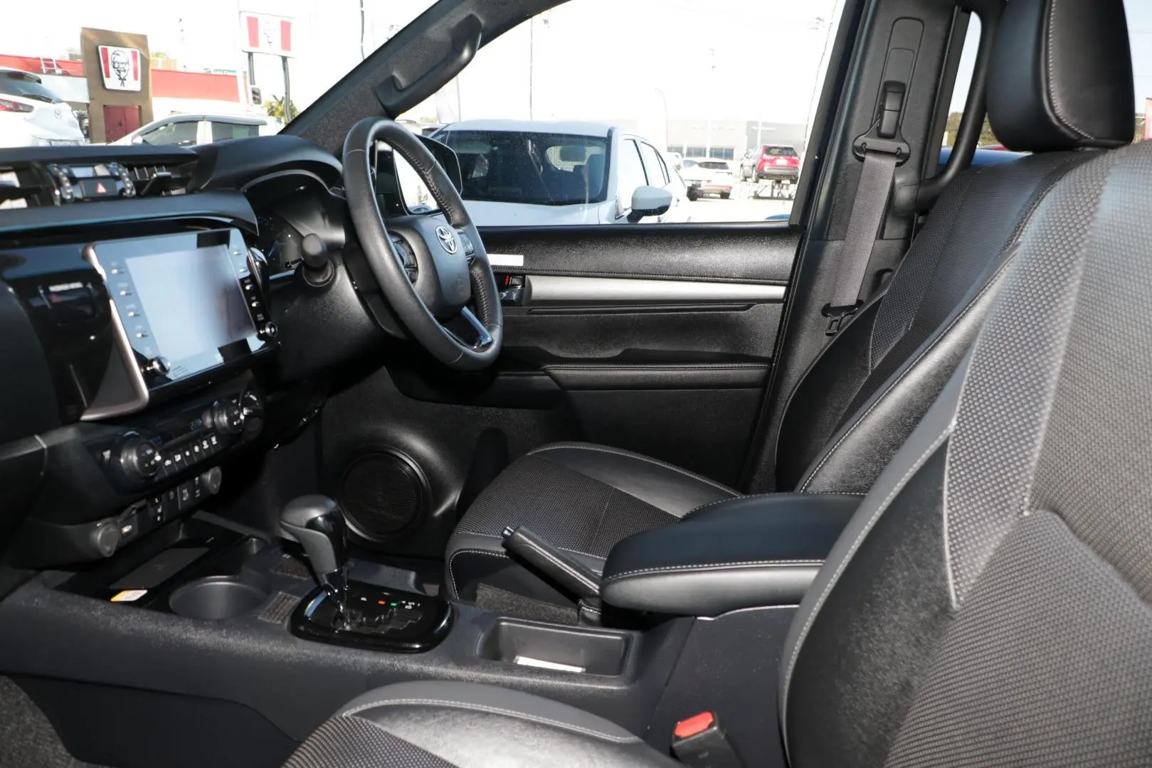 2025 Toyota Hilux Gallery Image 9