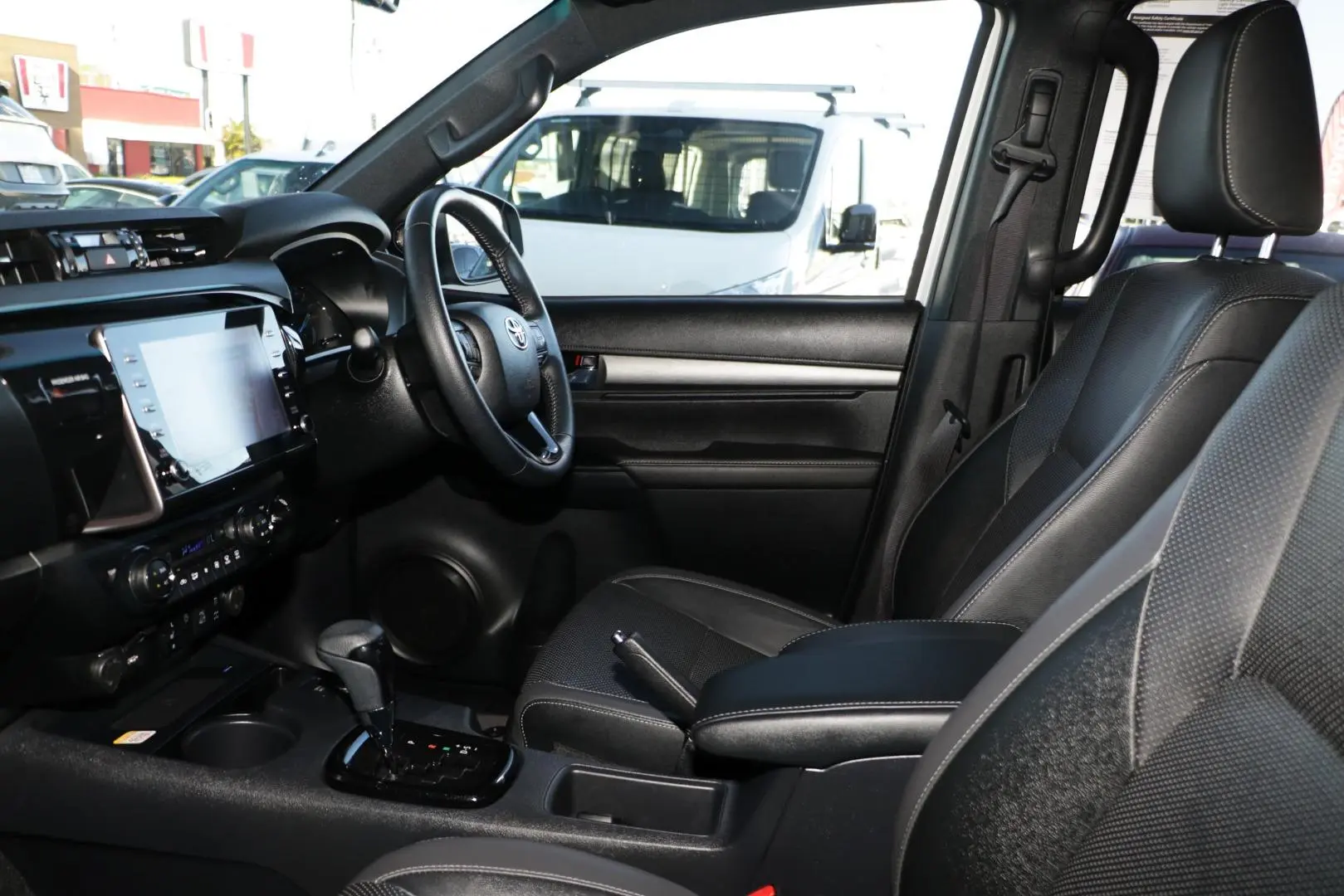 2025 Toyota Hilux Gallery Image 9