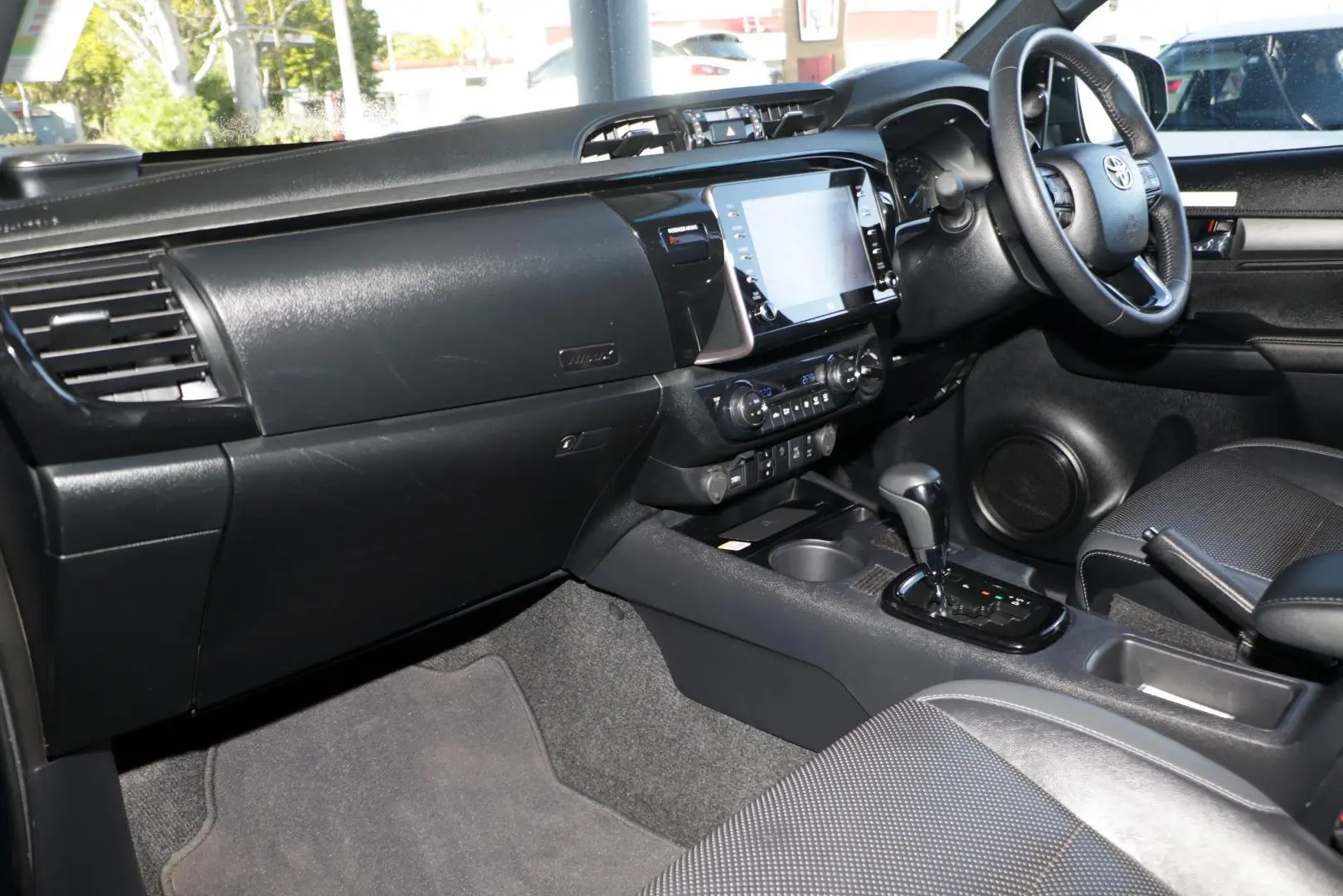 2025 Toyota Hilux Gallery Image 8