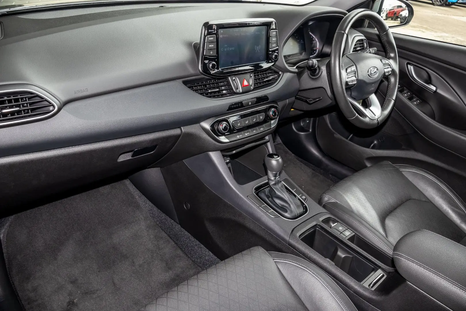 2022 Hyundai i30 Gallery Image 8