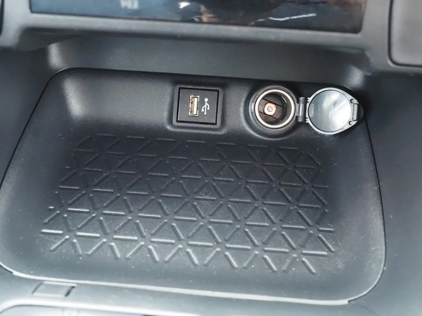 2024 Toyota RAV4 Gallery Image 32