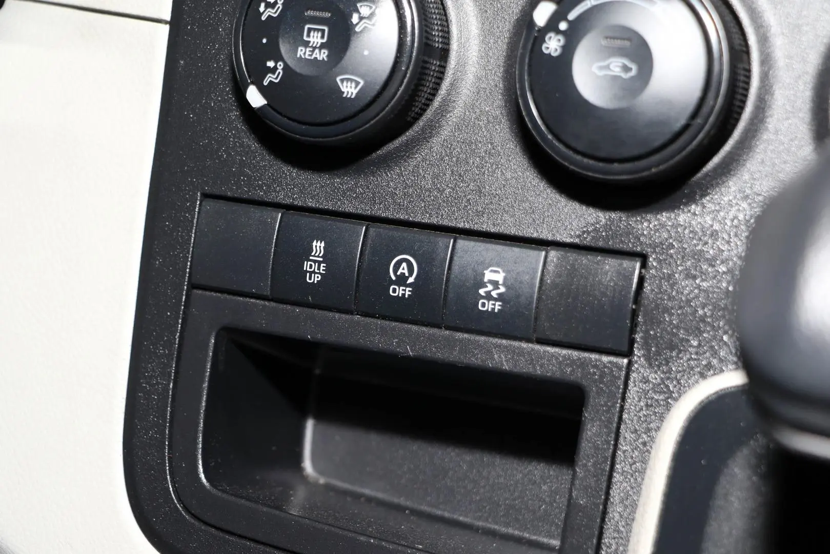 2021 Toyota Hiace Gallery Image 15
