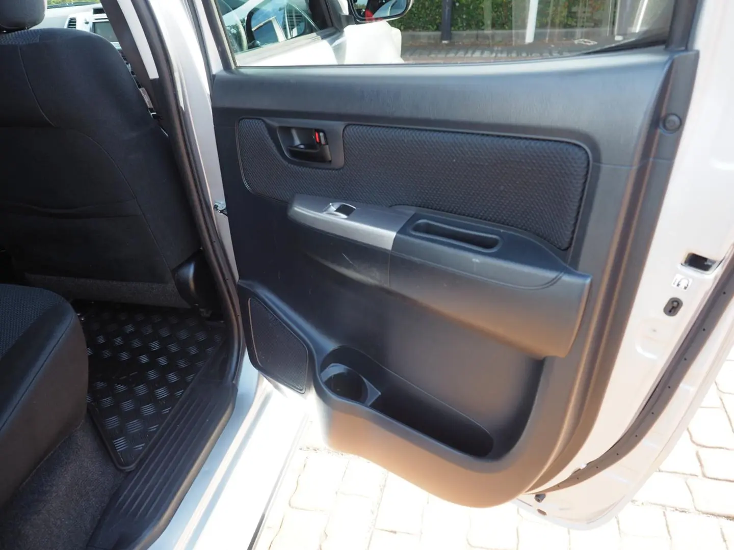 2015 Toyota Hilux Gallery Image 12