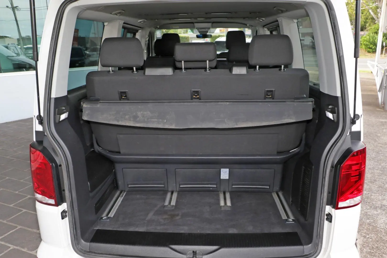 2021 Volkswagen Multivan Gallery Image 21