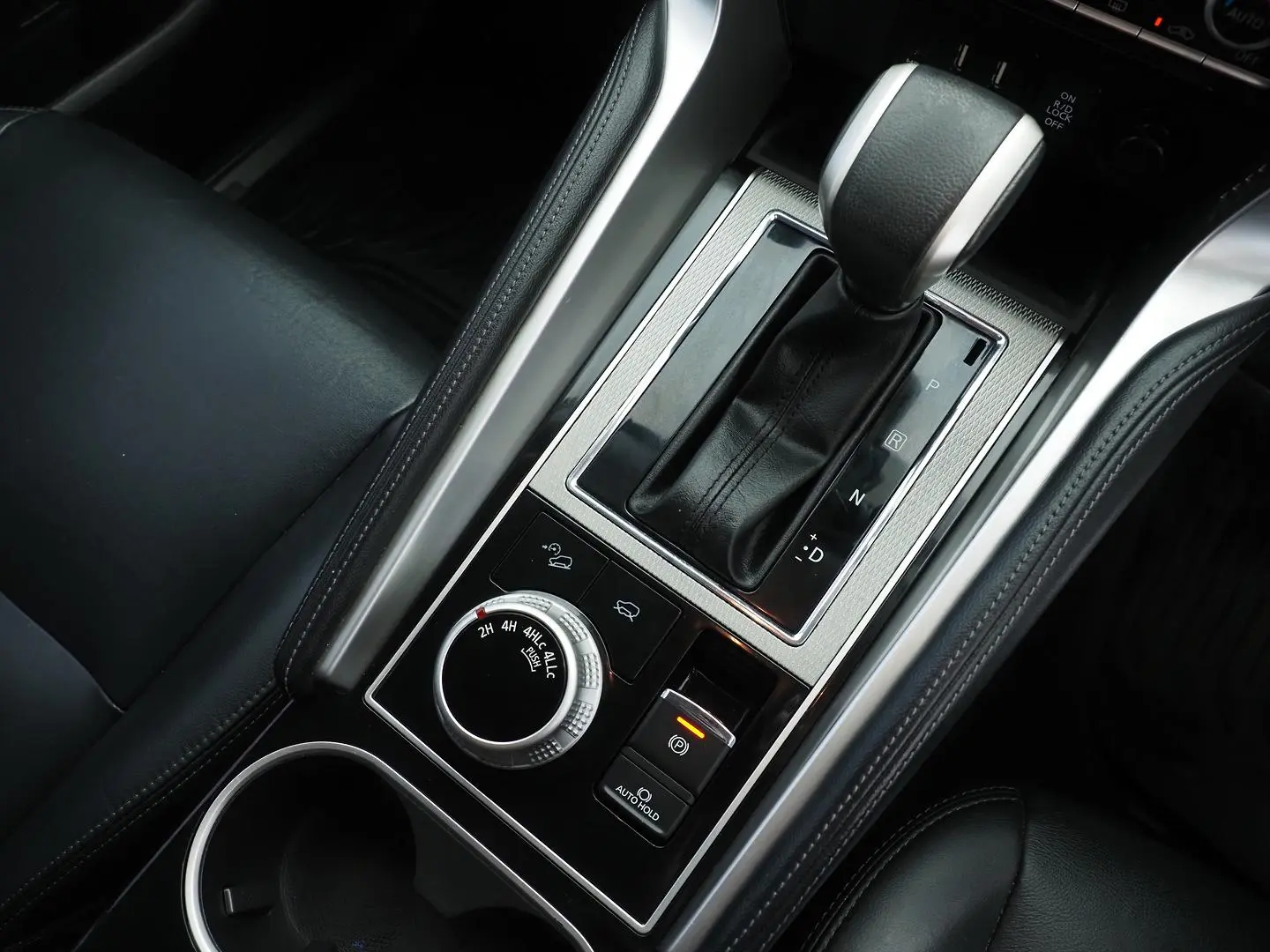 2022 Mitsubishi Pajero Sport Gallery Image 25