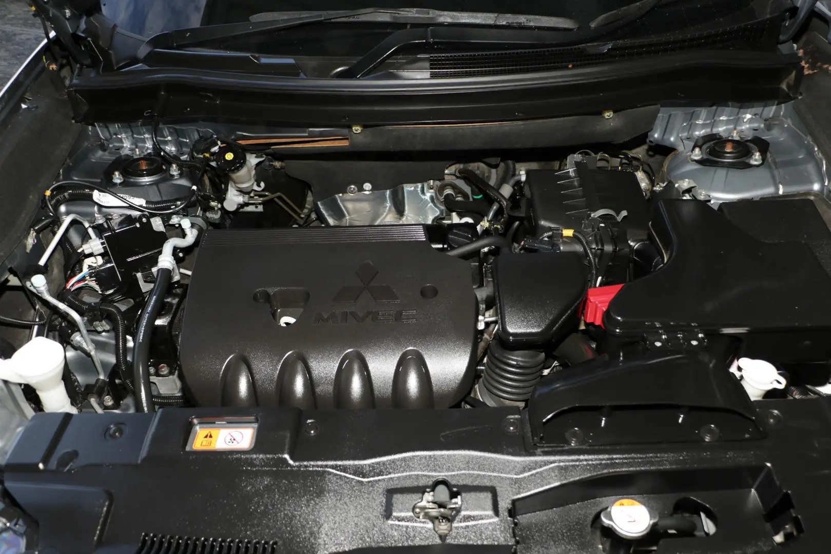 2016 Mitsubishi Outlander Gallery Image 19