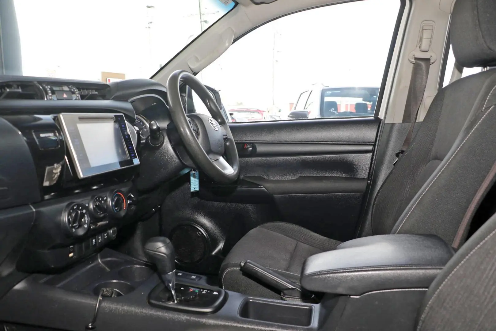2019 Toyota Hilux Gallery Image 8