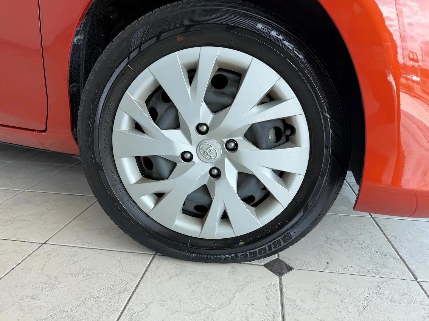 2017 Toyota Yaris Gallery Image 6