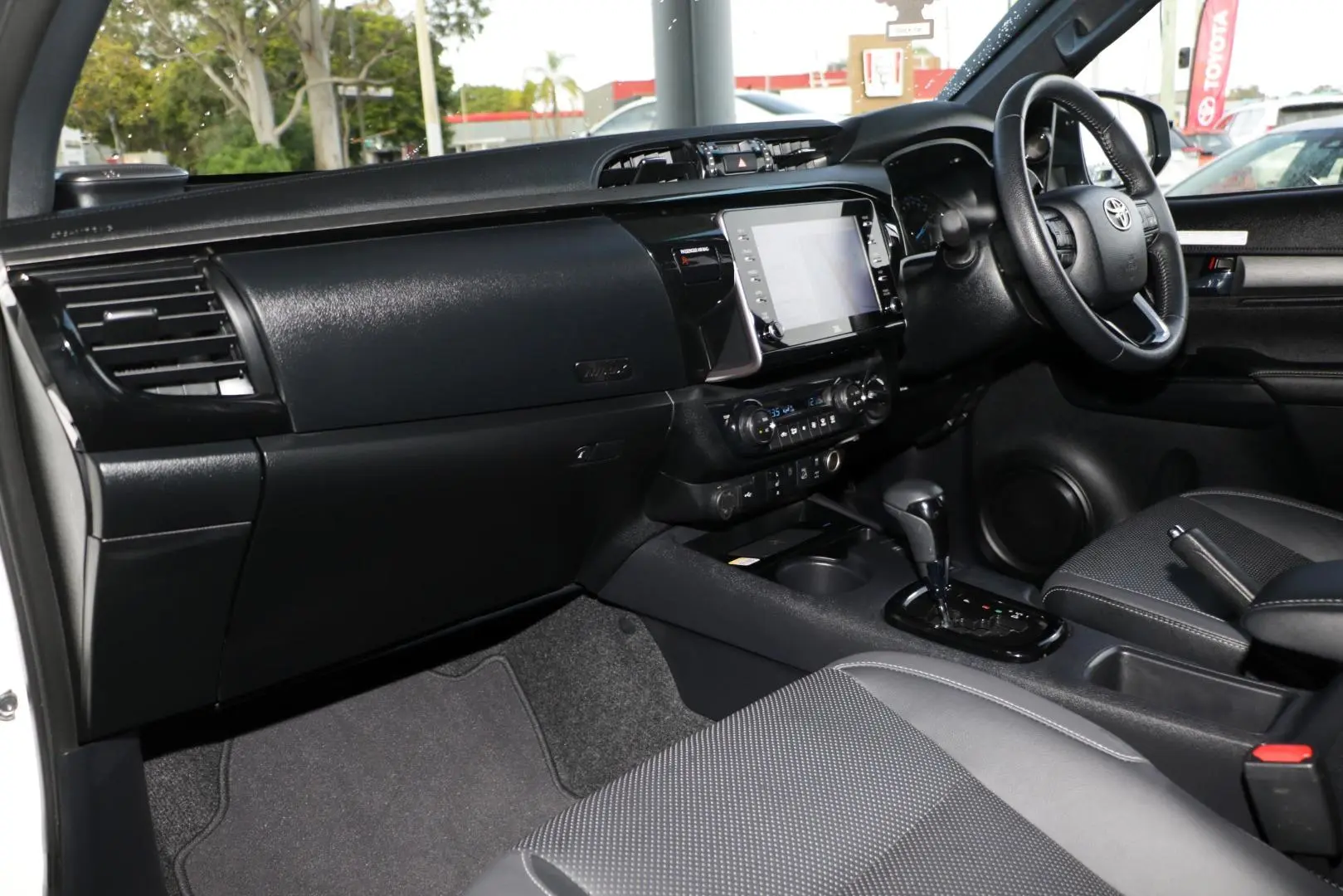 2025 Toyota Hilux Gallery Image 7