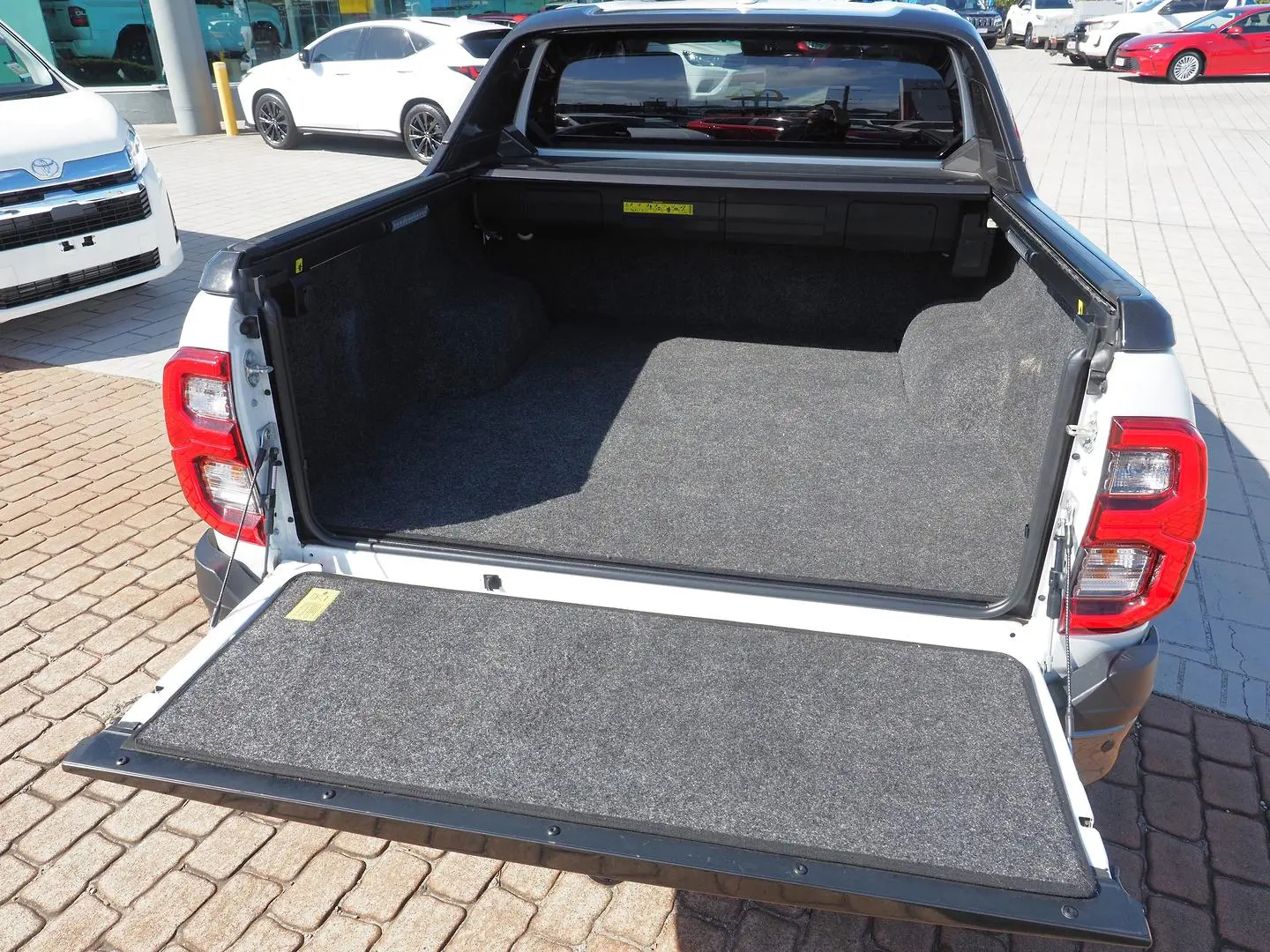 2025 Toyota Hilux Gallery Image 8