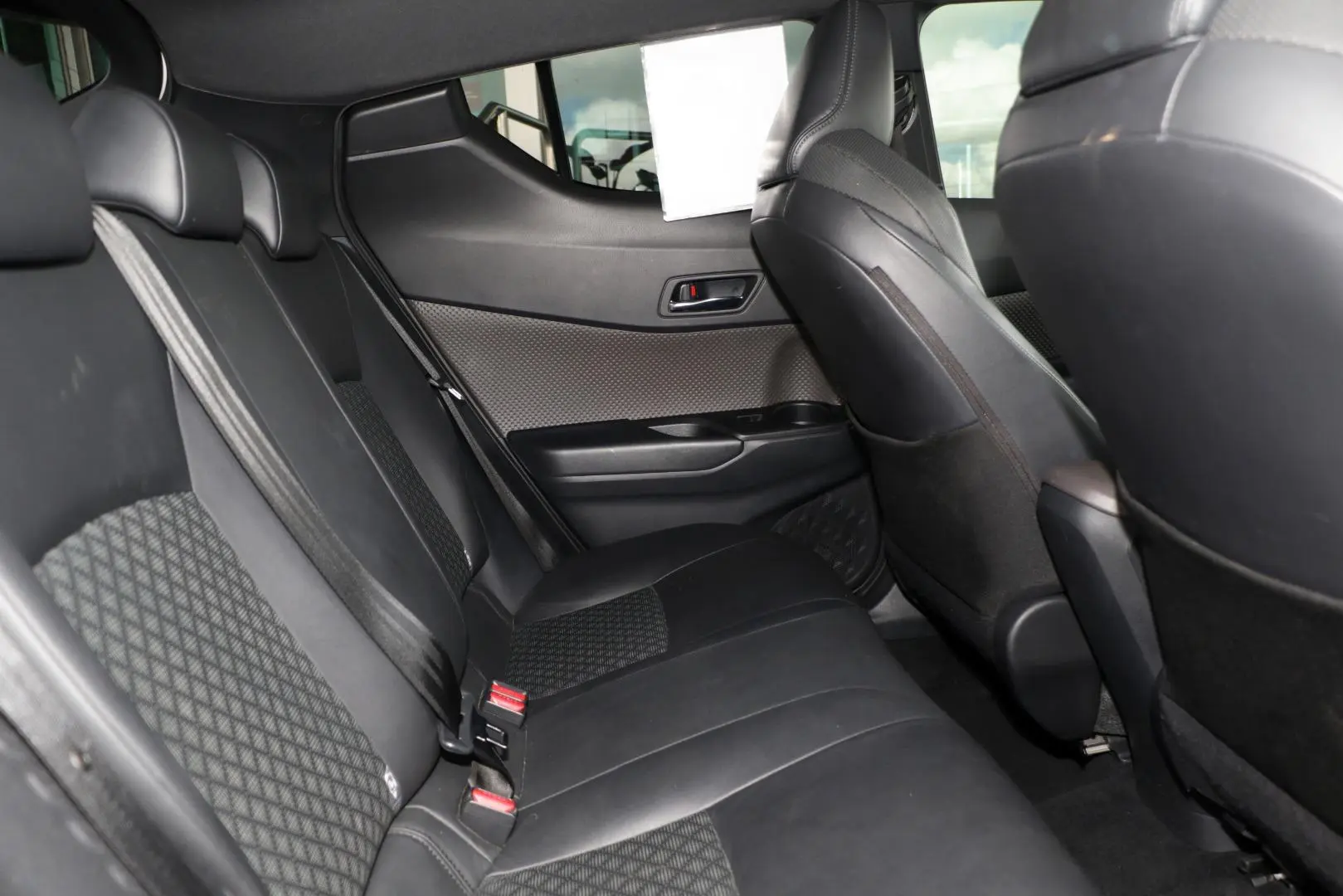 2023 Toyota C-HR Gallery Image 11