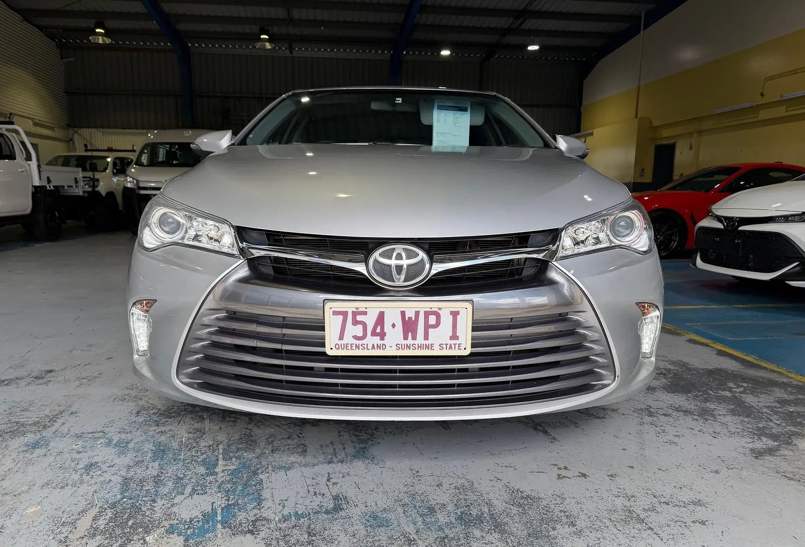 2016 Toyota Camry Gallery Image 8