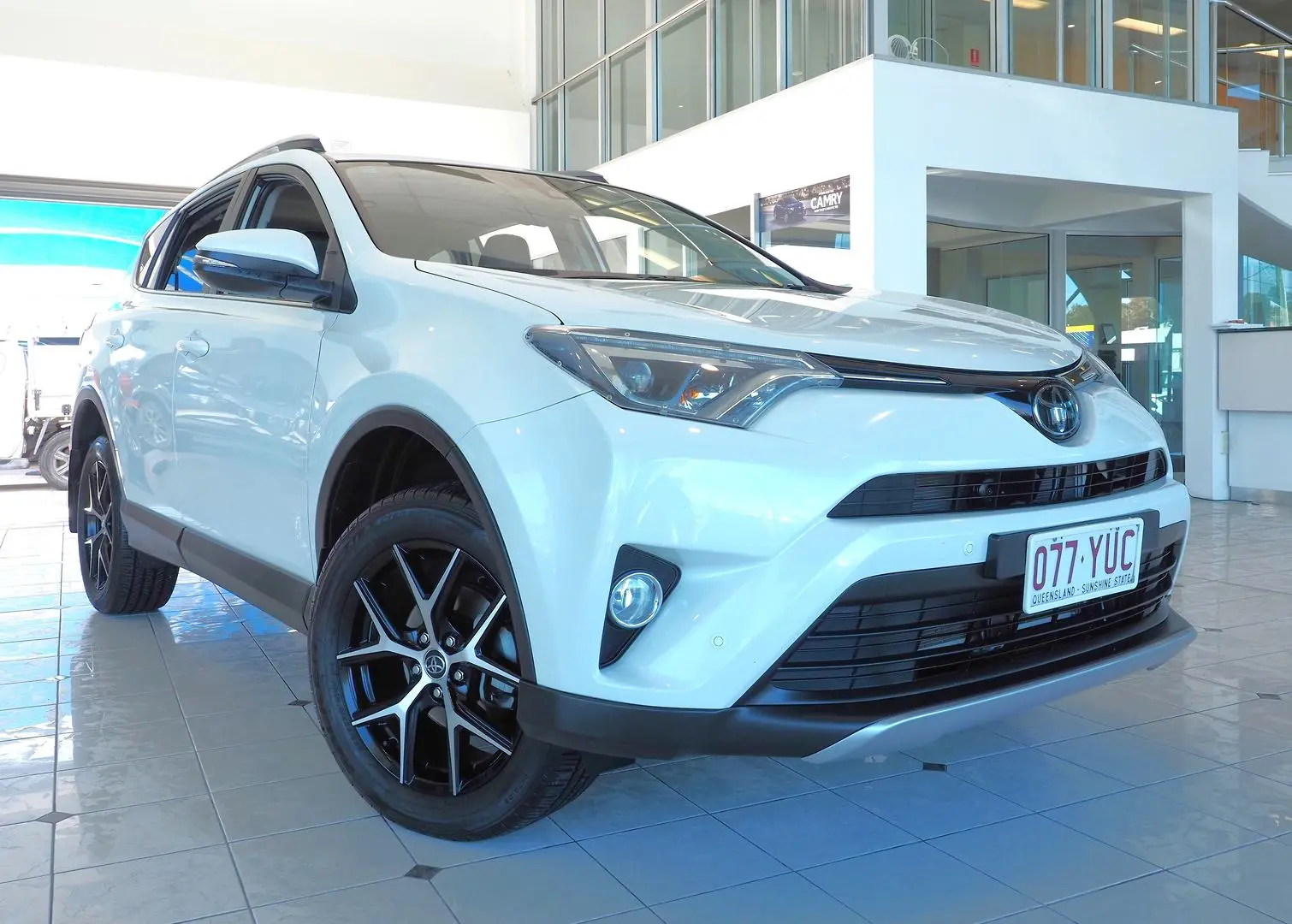 2018 Toyota RAV4 Gallery Image 1